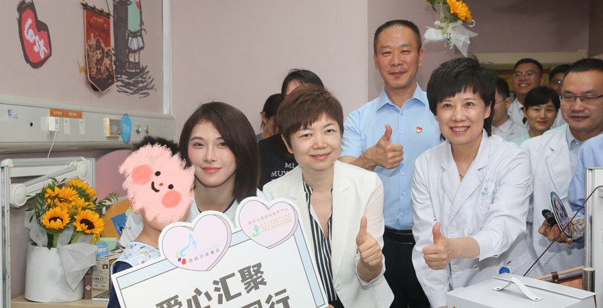 2025年6月22日上午，北京兒童醫院鄭州醫院、河南省兒童醫院第一學術報告廳內，中國紅十字基金會“奔跑天使行動-河南行”啟動儀式正式舉行。中國紅十字基金會、兒童醫院等多方代表共同見證這一愛心時刻，田徑運動員、奔跑天使基金“愛心天使”吳艷妮現場捐贈20萬元，為首批下肢畸形患兒點亮康復希望。